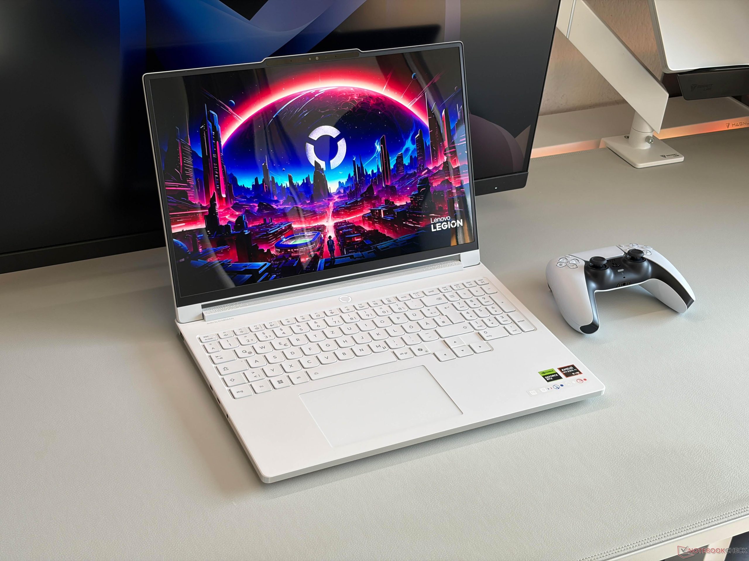 Lenovo Legion 7a 16 G11 Review - Lightweight OLED gaming laptop with AMD Ryzen 400 – Lenovo Legion 7a 16