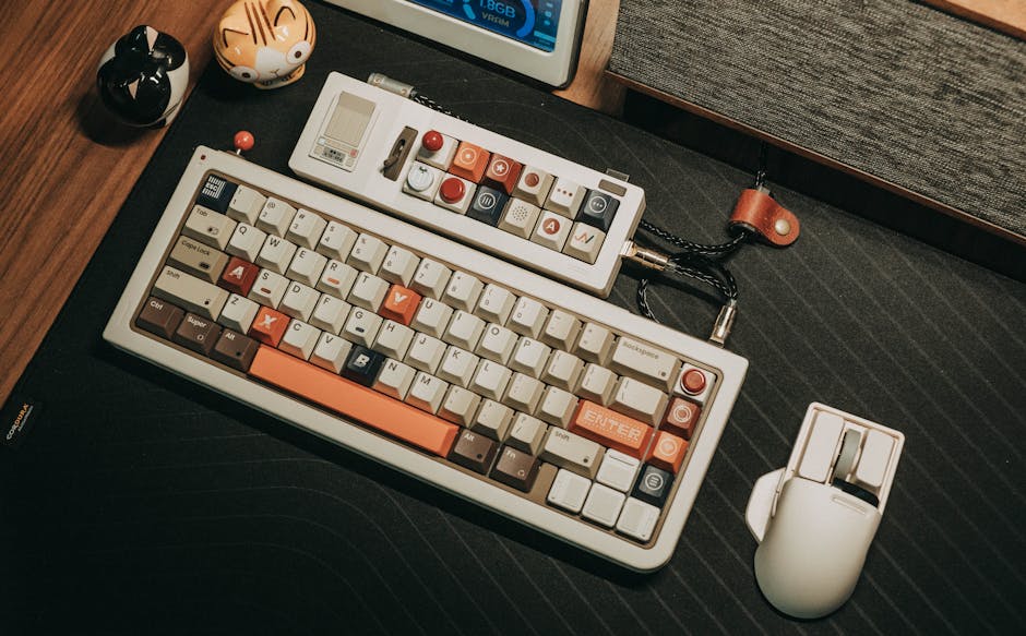 Custom mechanical keyboard and mouse setup on a wooden desk with a retro aesthetic. – Neo75 Cu keyboard review